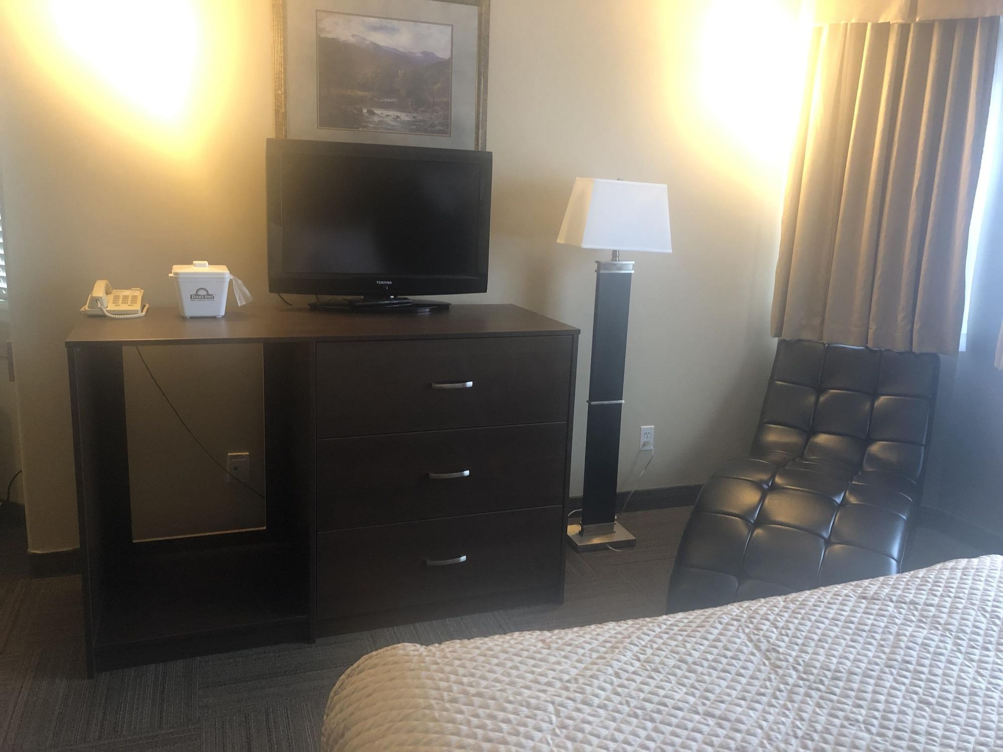 Days Inn By Wyndham Hinton Luaran gambar