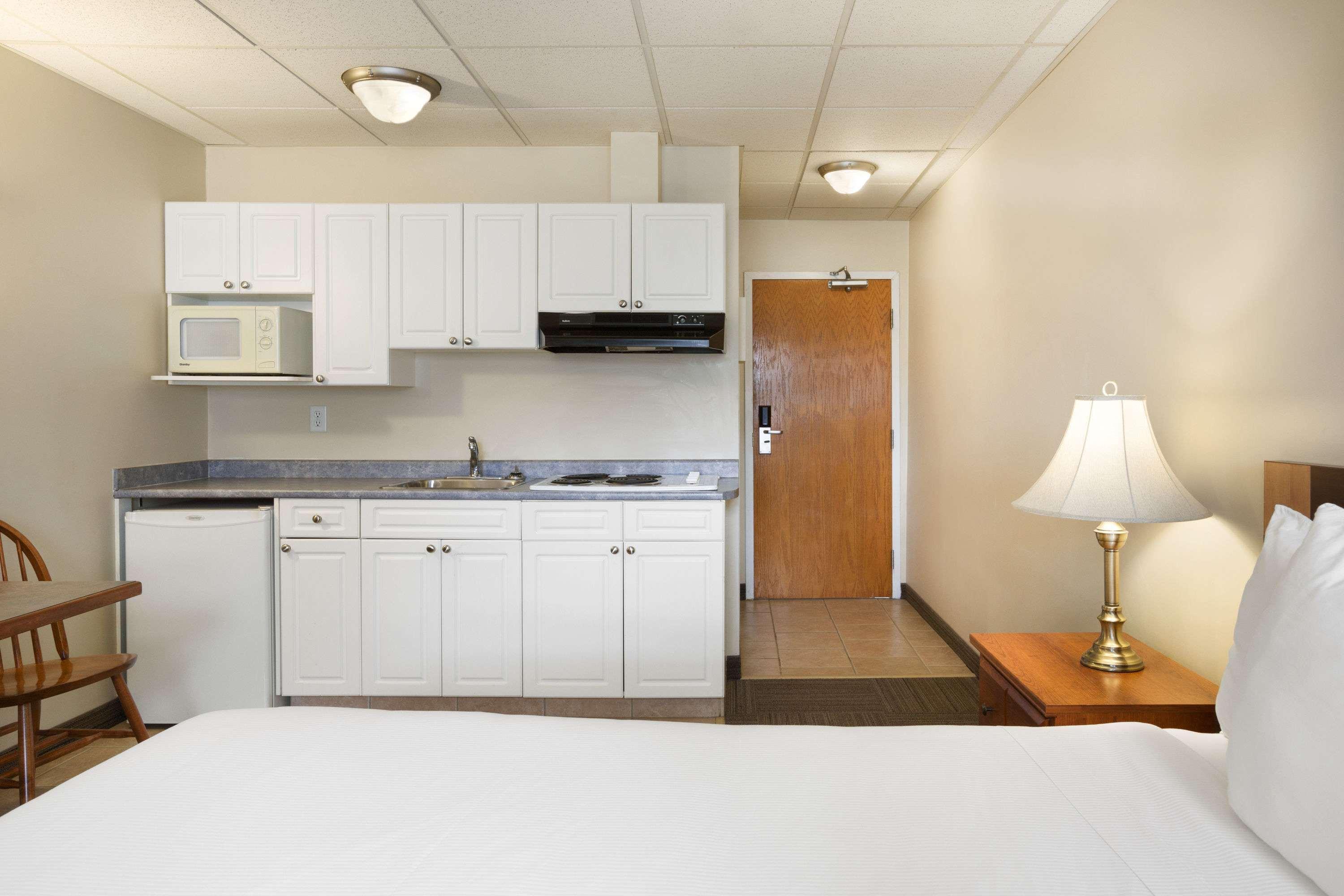 Days Inn By Wyndham Hinton Luaran gambar