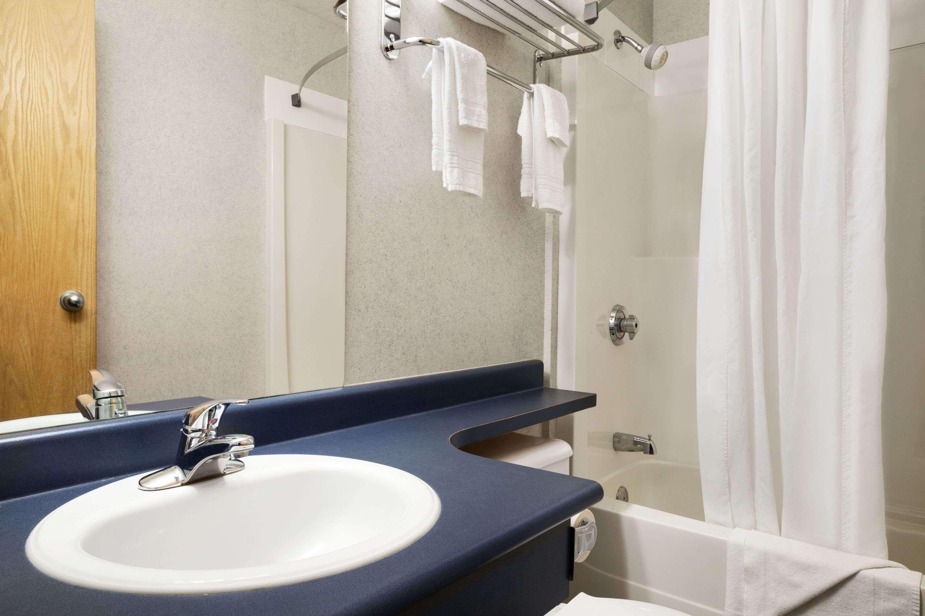 Days Inn By Wyndham Hinton Luaran gambar