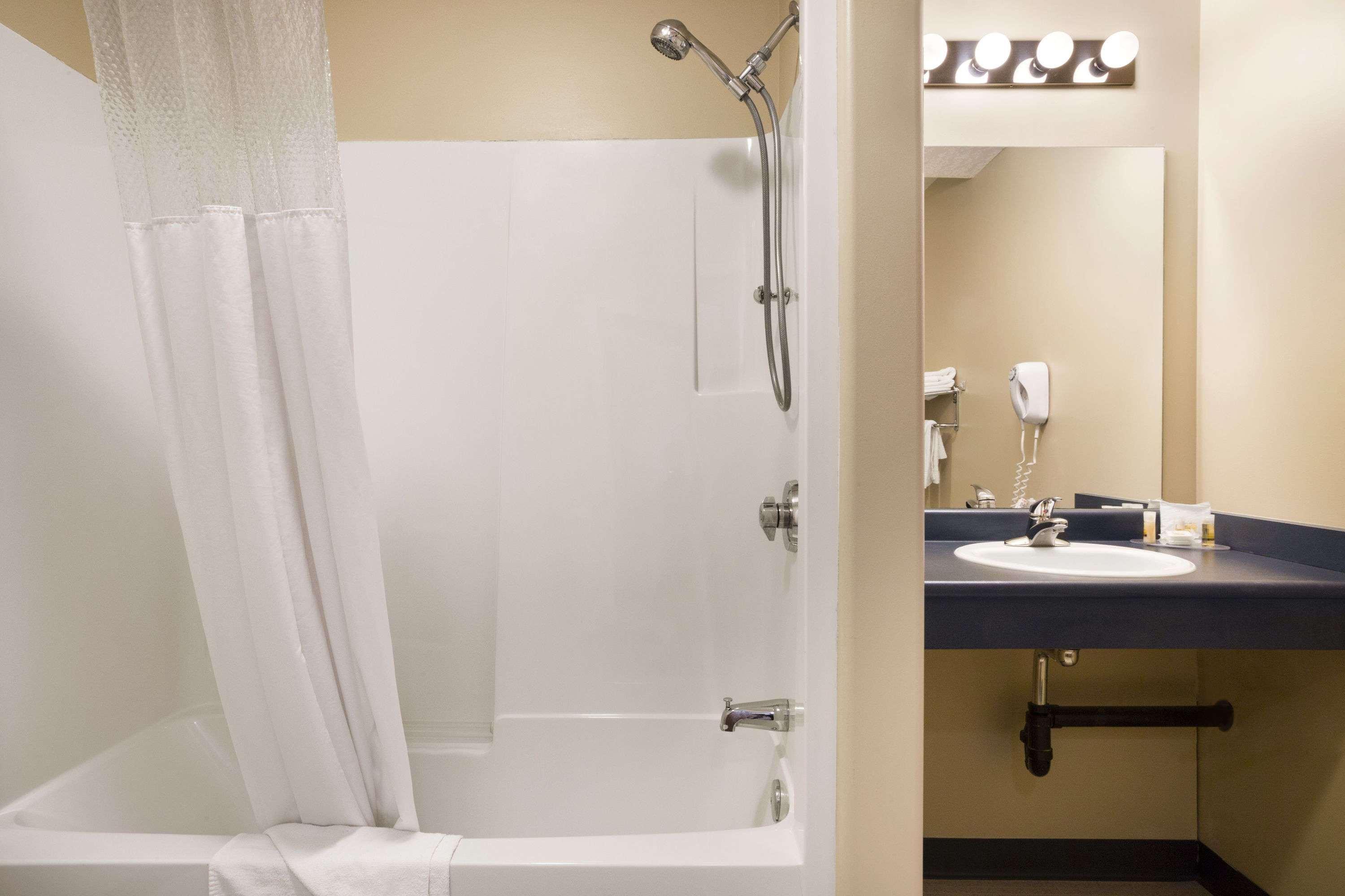 Days Inn By Wyndham Hinton Luaran gambar