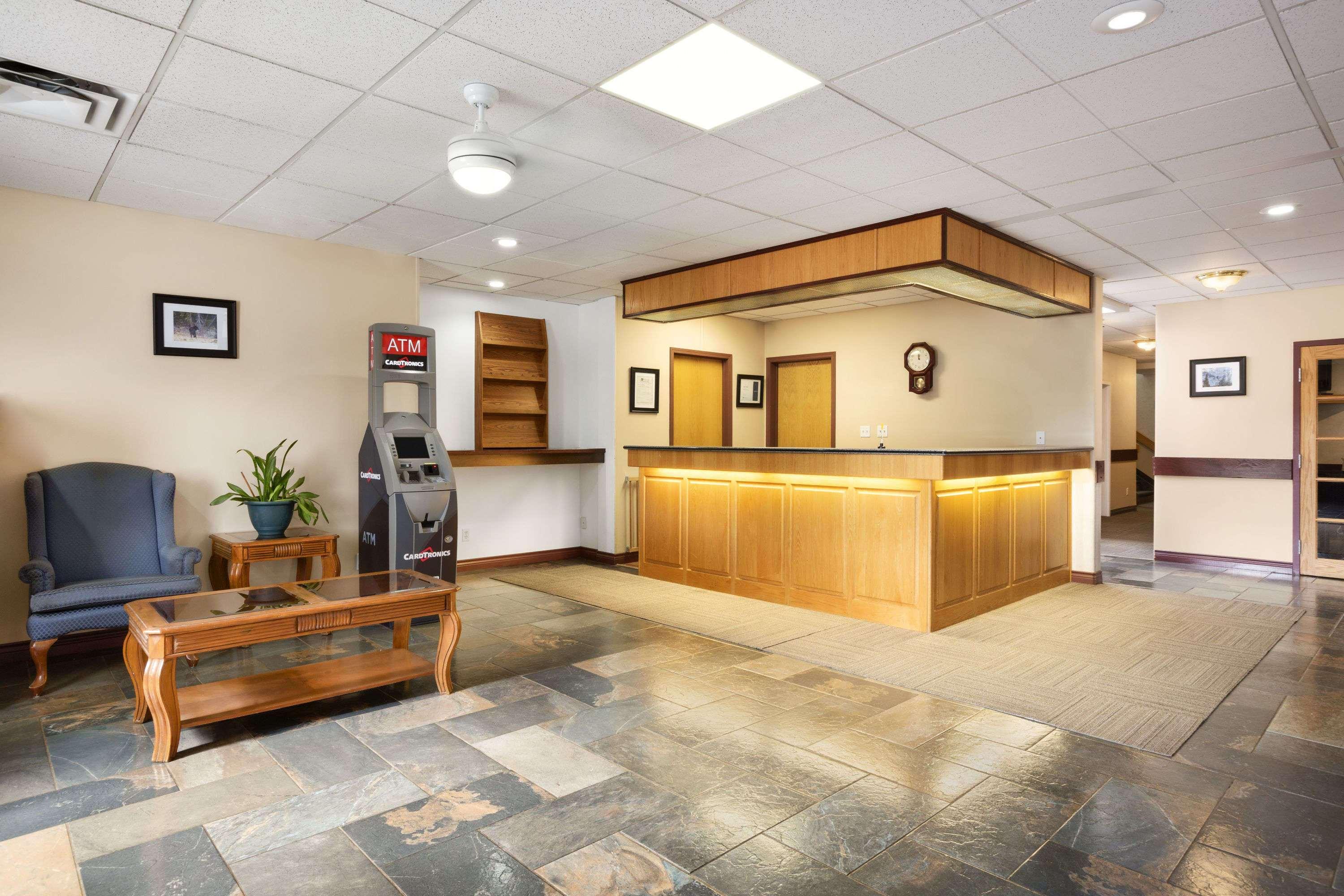 Days Inn By Wyndham Hinton Luaran gambar