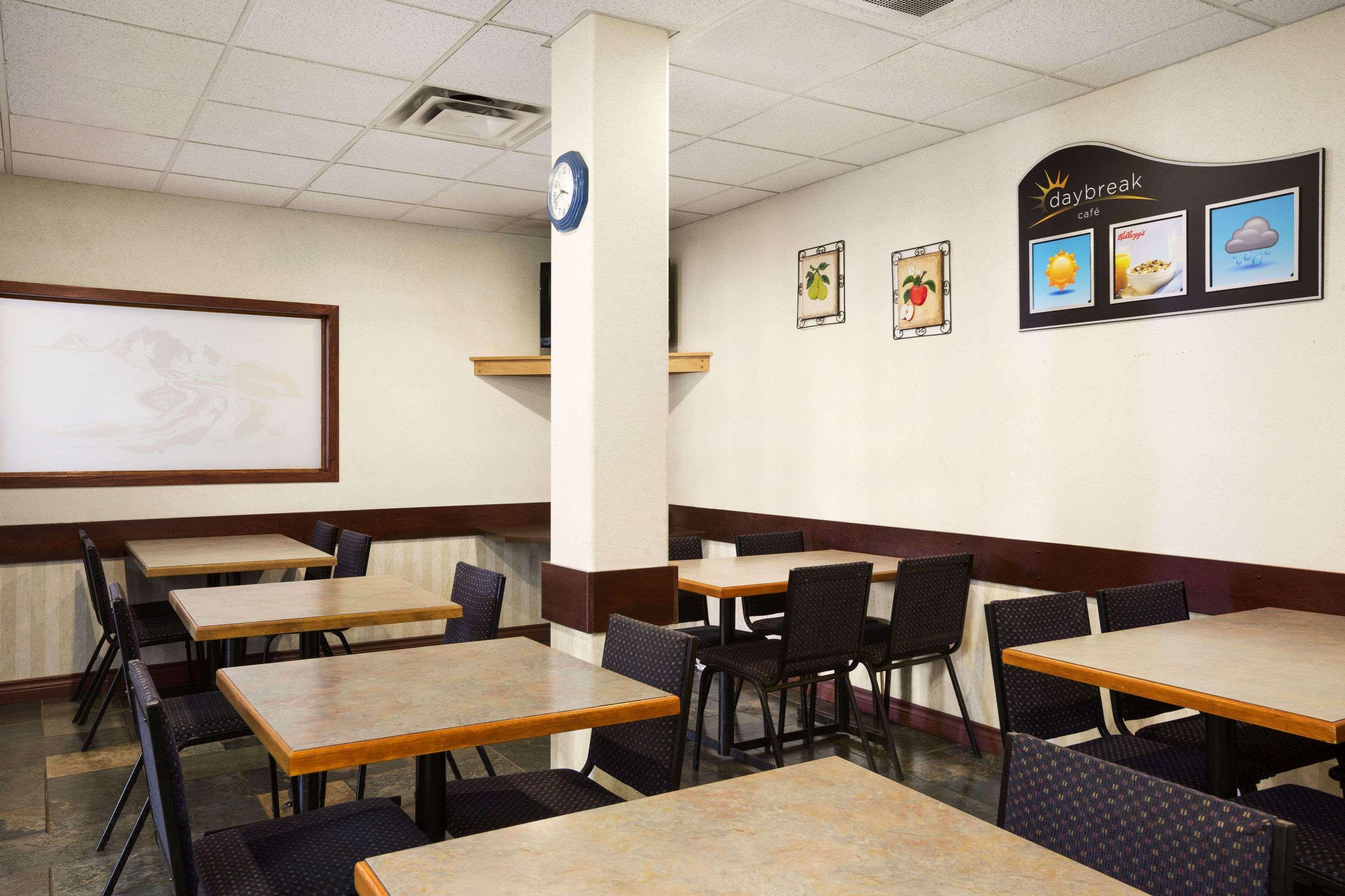Days Inn By Wyndham Hinton Luaran gambar