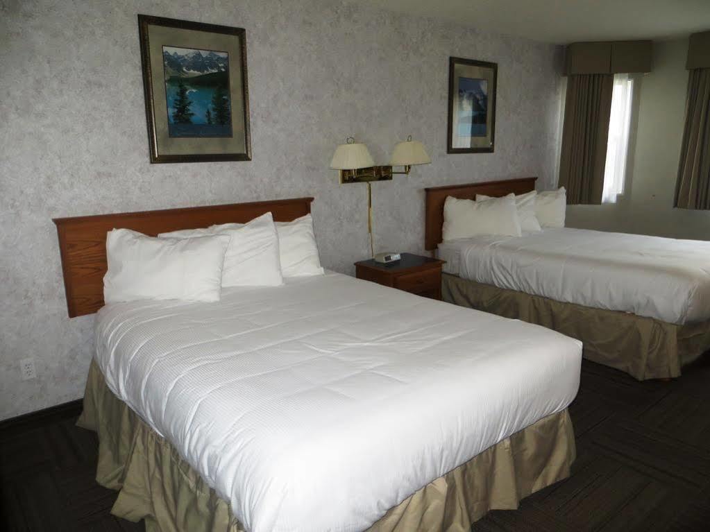 Days Inn By Wyndham Hinton Luaran gambar