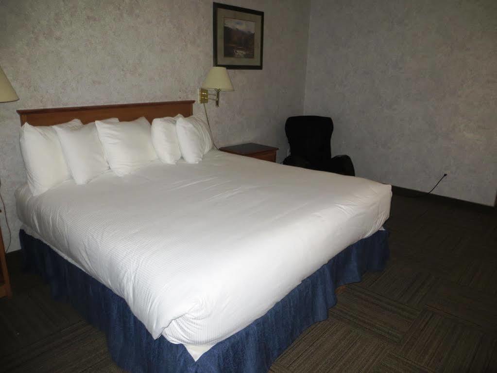 Days Inn By Wyndham Hinton Luaran gambar