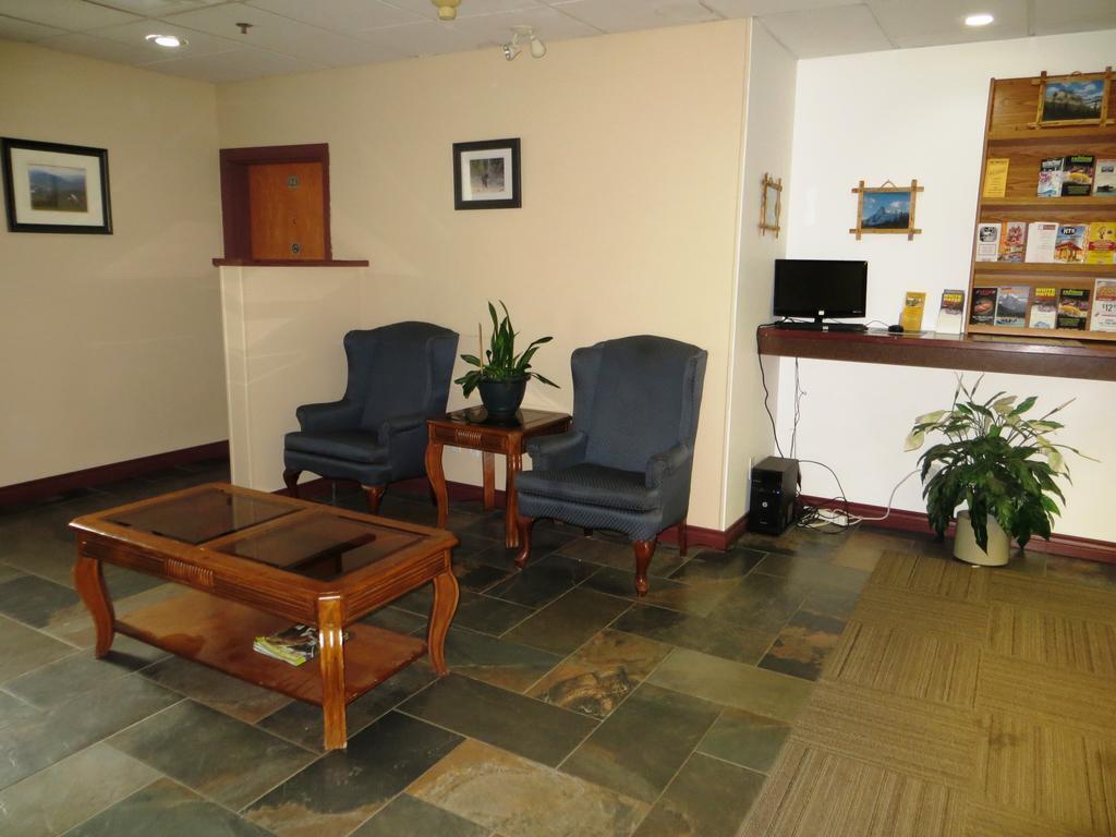 Days Inn By Wyndham Hinton Luaran gambar