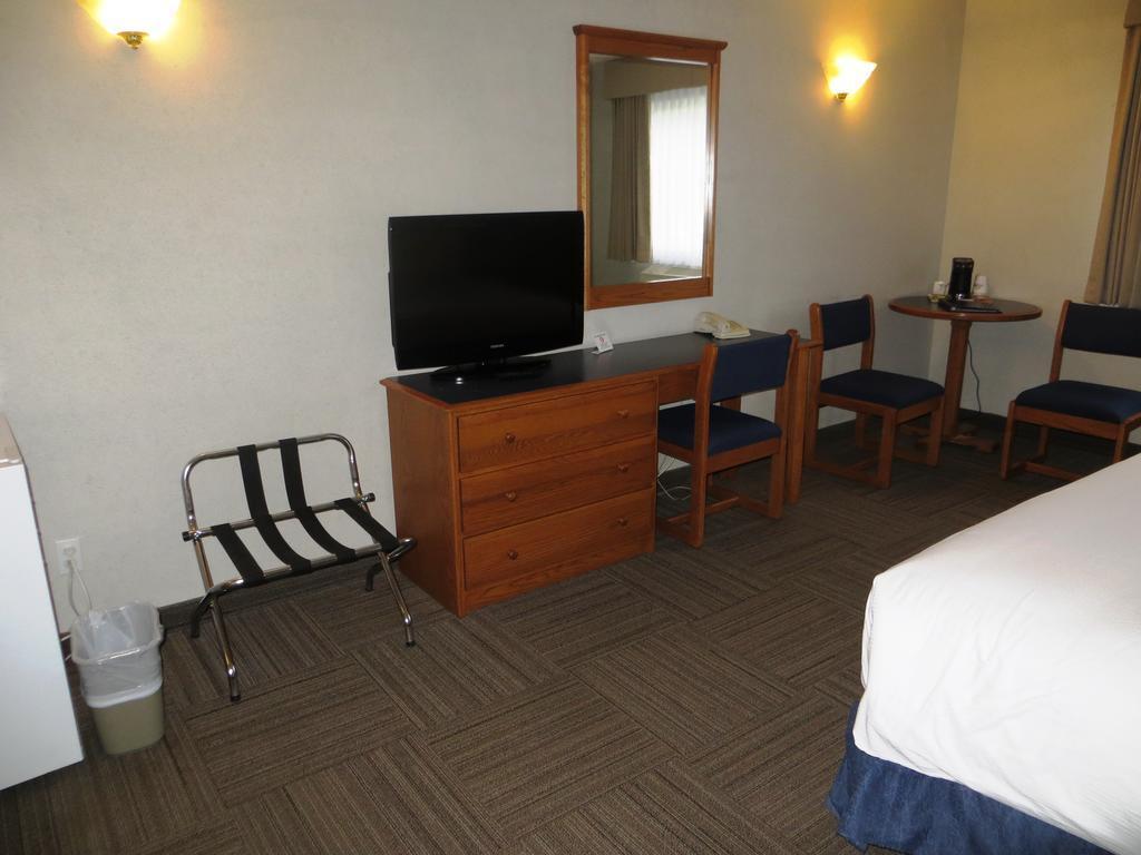 Days Inn By Wyndham Hinton Luaran gambar